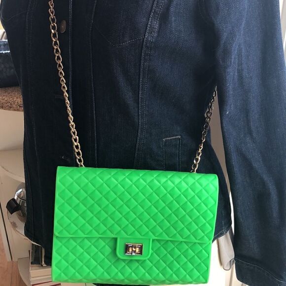 Up cycled ♻️ Neon Green Quilt Look 👀 Purse Gold front clasp reused plastic♻️ - Picture 5 of 17